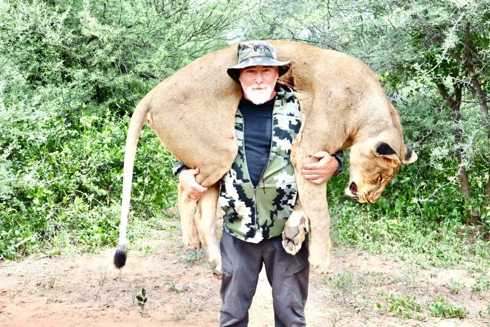 Brian Van Blerk with a trophy lion in Zimbabwe